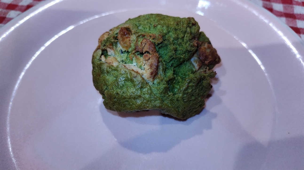 「抹茶とホワイトチョコのスコーン」の実物写真